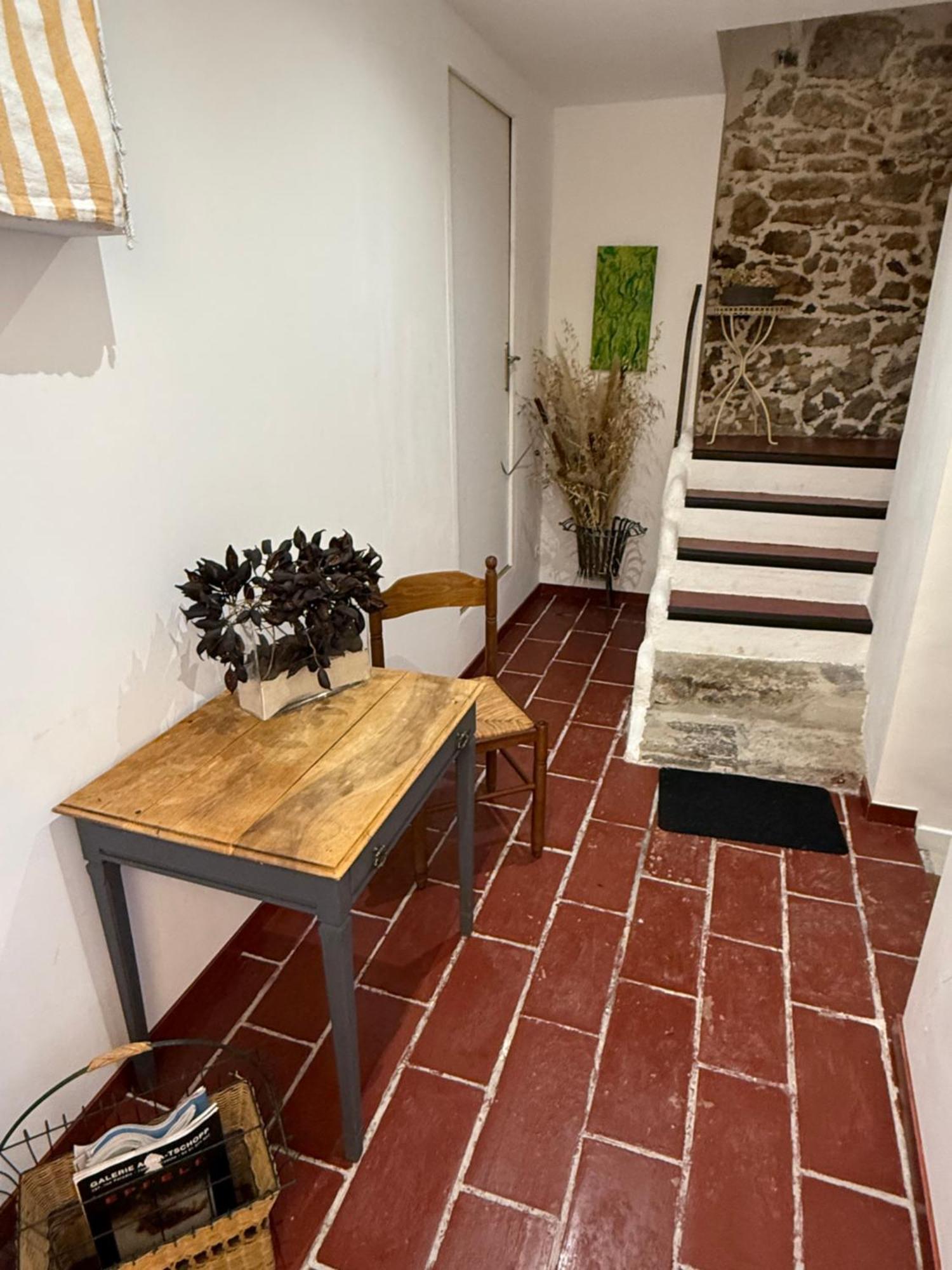 Le Viala, Studio Dans Le Centre Historique De Hyères Exterior foto